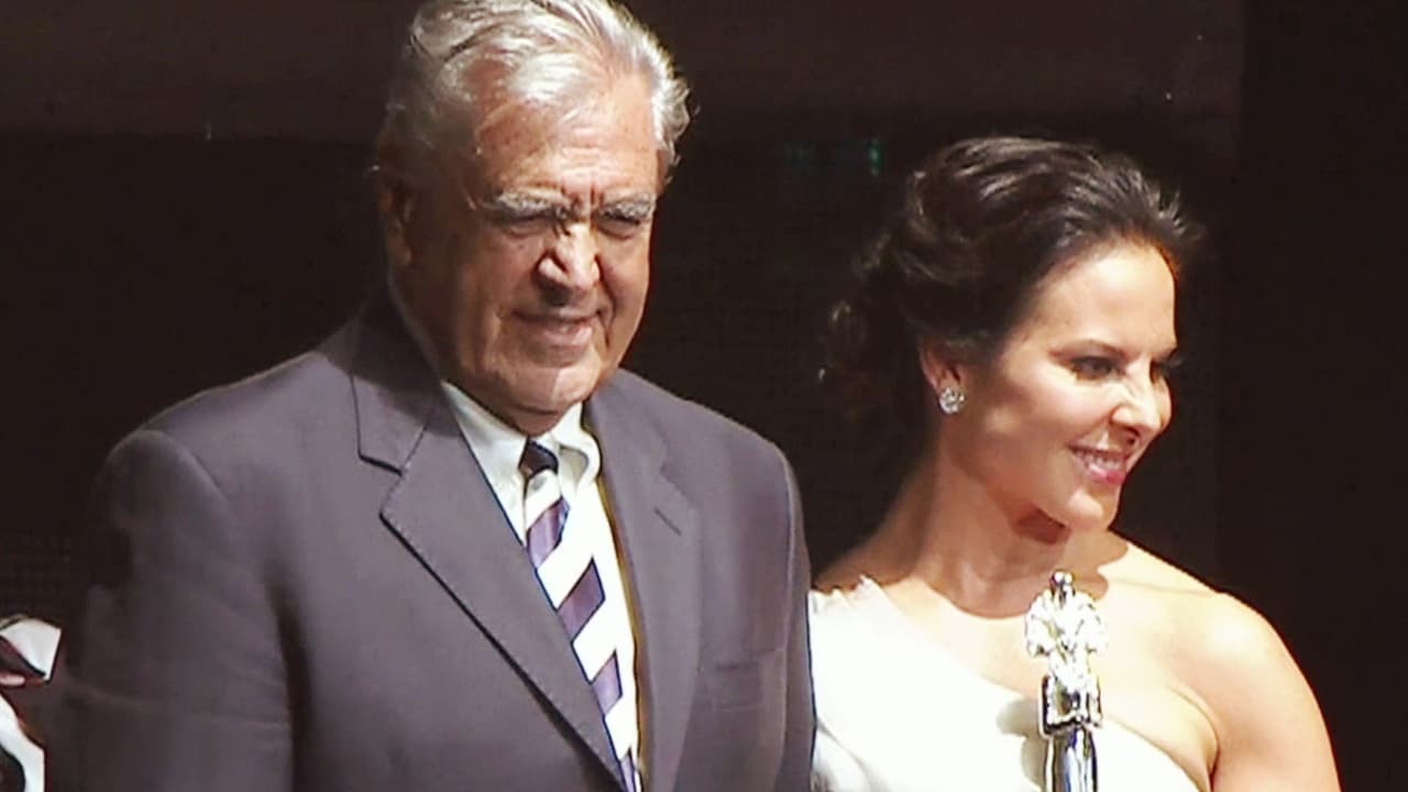 Padre de actriz Kate del Castillo dice que su hija está limpia de vínculos con "Chapo"