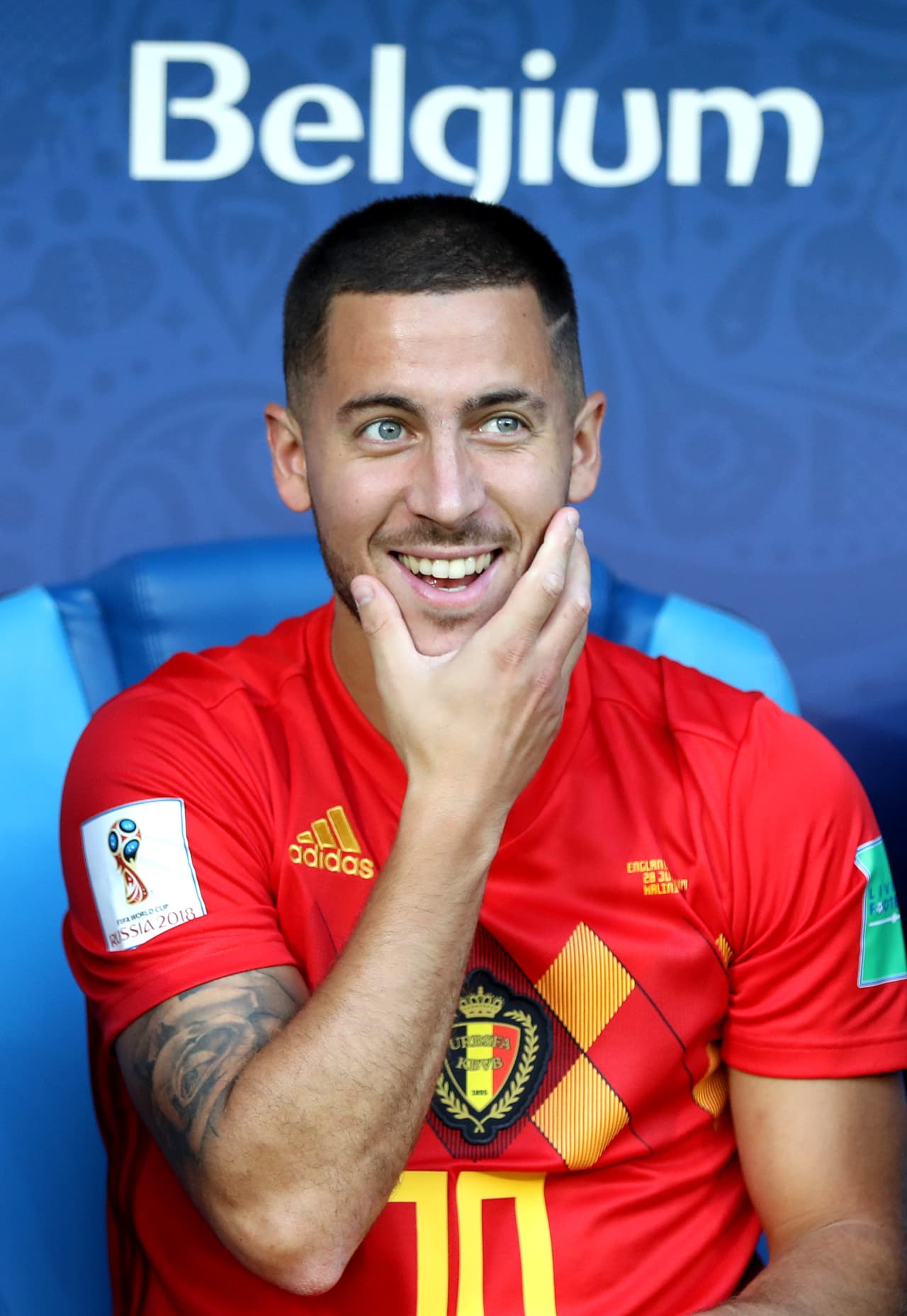 Y en Bélgica era Eden Hazard. Ambos en el banco de suplentes con la clasificación en sus bolsillos.