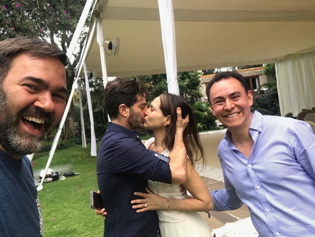 La exjueza de Pequeños Gigantes está muy enamorada de ahora esposo, el empresario Joseph Schottland, con quien comparte su vida desde hace poco más de dos años. Lo conoció en Nueva York mientras esperaba a una amiga.