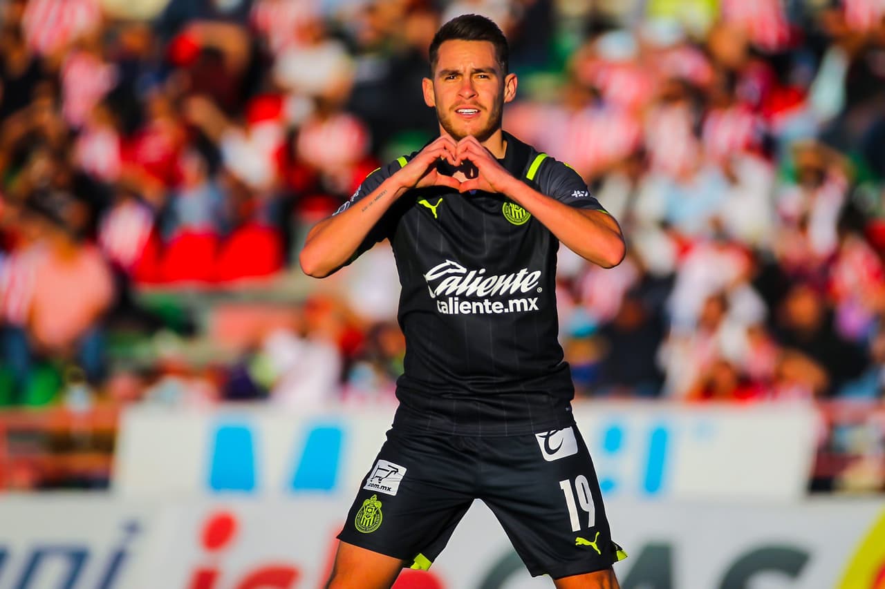 Jesús Angulo, Jesús Molina y el 'Chicote' Calderón son los encargados de batir las redes de MIneros para vecer 1-3.