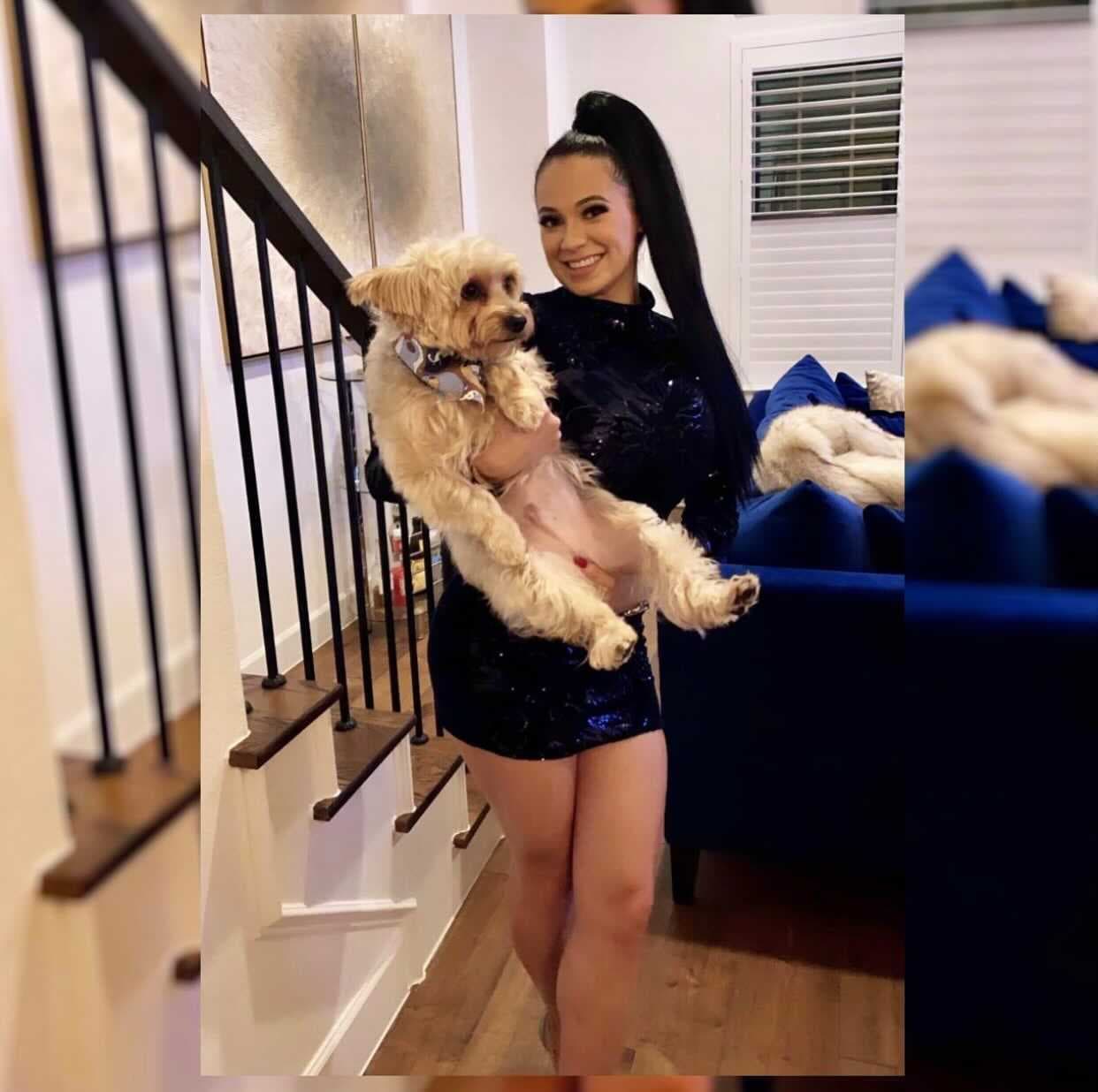 Así como ella consiente a su amor perruno, el Kiko de su corazón.