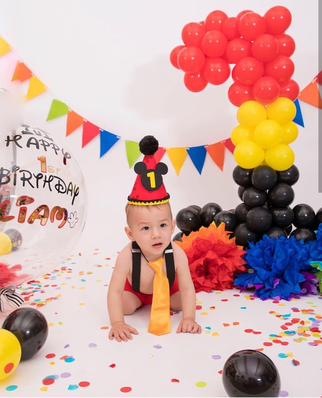 El festejado posó muy guapo mientras se divertía con todos los elementos del escenario.
<br>