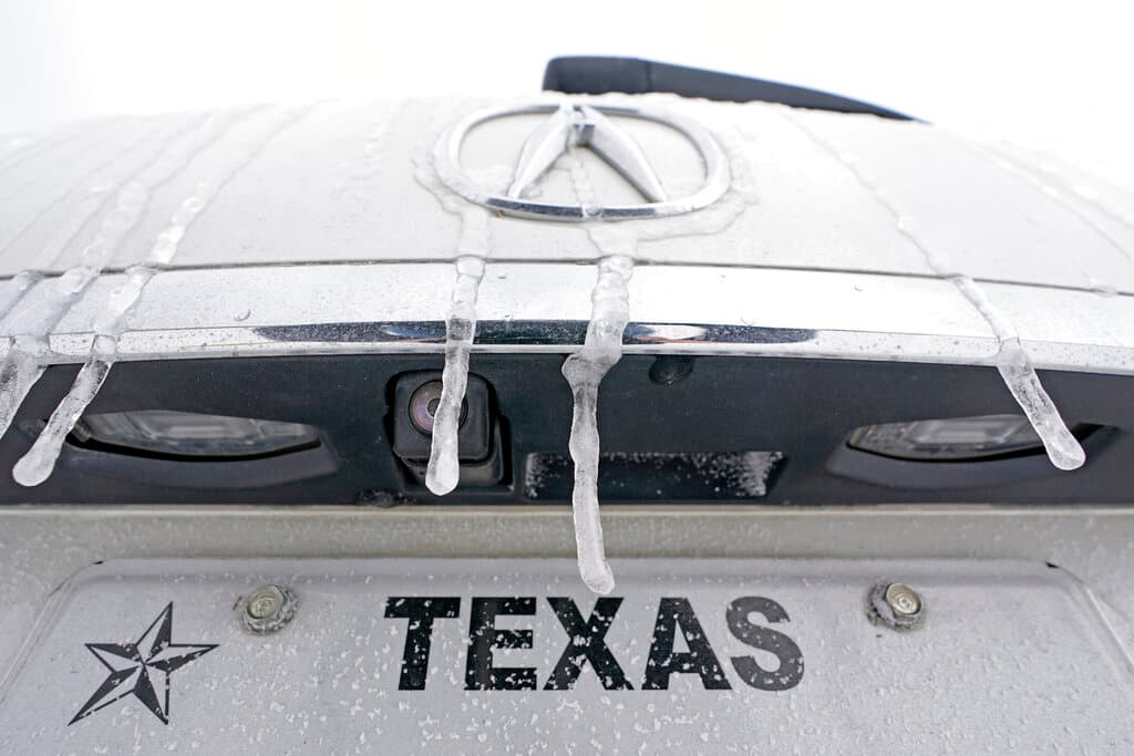 El clima ha dejado al menos a dos millones de hogares sin electricidad en Texas debido a la alta demanda en una época inusual. La falta de electricidad ha llegado a afectar hasta a cuatro millones de un total de 12.8 millones de usuarios en las últimas 48 horas.