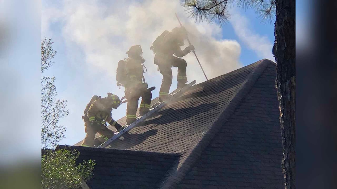 El incendio se produjo en una vivienda de Canyon Gate, al suroeste de Houston.