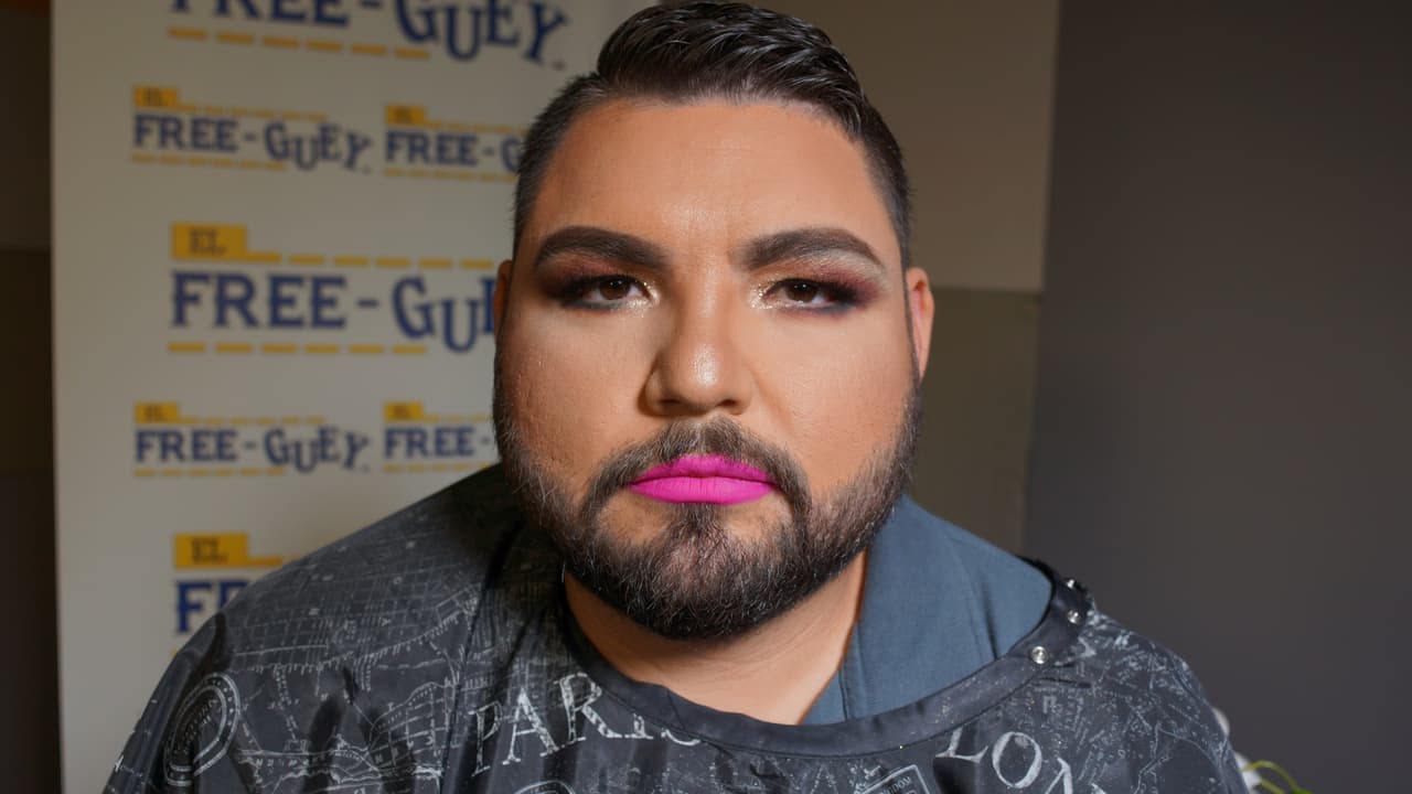 El Tambochi pago la apuesta contra El Compa Ivan cambiando de 'look' por un día.