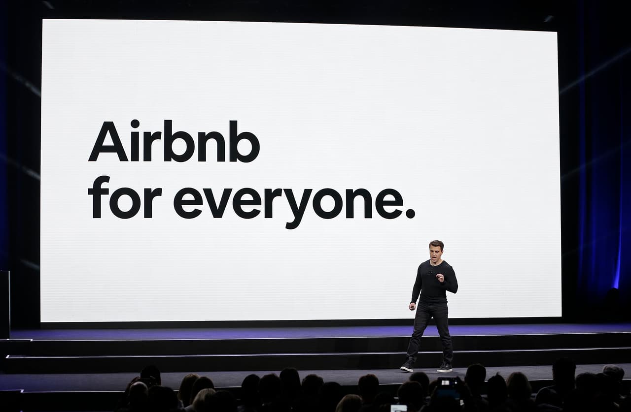 <b>Airbnb.</b> La empresa de Silicon Valley fue una de las primeras es desafíar directamente a la administración Trump tras los primeros intentos para terminar con el programa DACA. Sus directivos dijeron desde 2017 que seguirían contratando a "soñadores" incluso si DACA llegaba a su fin. "Estamos 100% comprometidos en proteger a los 'dreamers'", dijo Nick Papas, vocero de la empresa.