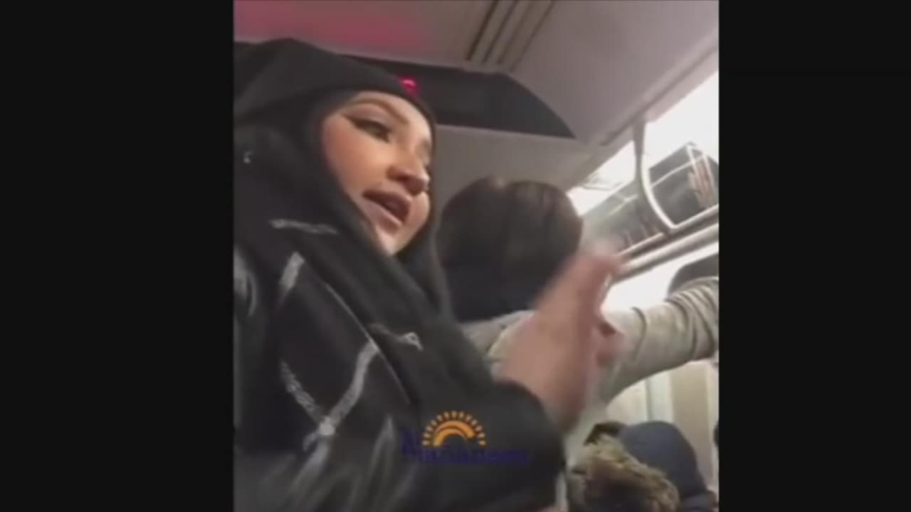Video: Una latina defiende a una pareja en el metro de Nueva York de los insultos racistas de otra hispana