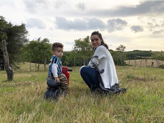 Ahora le tocó a 
<b><a href="https://www.univision.com/shows/despierta-america/ariadne-diaz-y-marcus-ornellas-platicaron-como-fue-el-primer-dia-de-escuela-de-su-pequeno-diego-video">Ariadne y al pequeño Diego</a></b> convivir con la familia de 
<b><a href="https://www.univision.com/shows/despierta-america/ariadne-diaz-y-marcus-ornellas-platicaron-como-fue-el-primer-dia-de-escuela-de-su-pequeno-diego-video">Marcus</a></b>, quien los ha llevado a lugares significativos de su pasado: "Los amores de mi vida en uno de mis lugares favoritos de la infancia. Amo vocês! @diego_dornellas @ariadne_diaz", escribió el brasileño en Instagram.