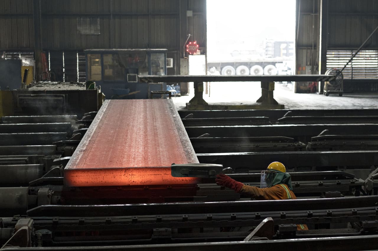 <b>Aceros planos.</b> Es un producto procesado en los EEUU también afectado por los nuevos aranceles para entrar a México. En la fotografía una planta de procesamiento de acero en Portage, Indiana. Según el comunicado de la Secretaria de Economía, "México es el principal comprador de aluminio y el segundo de acero de Estados Unidos".