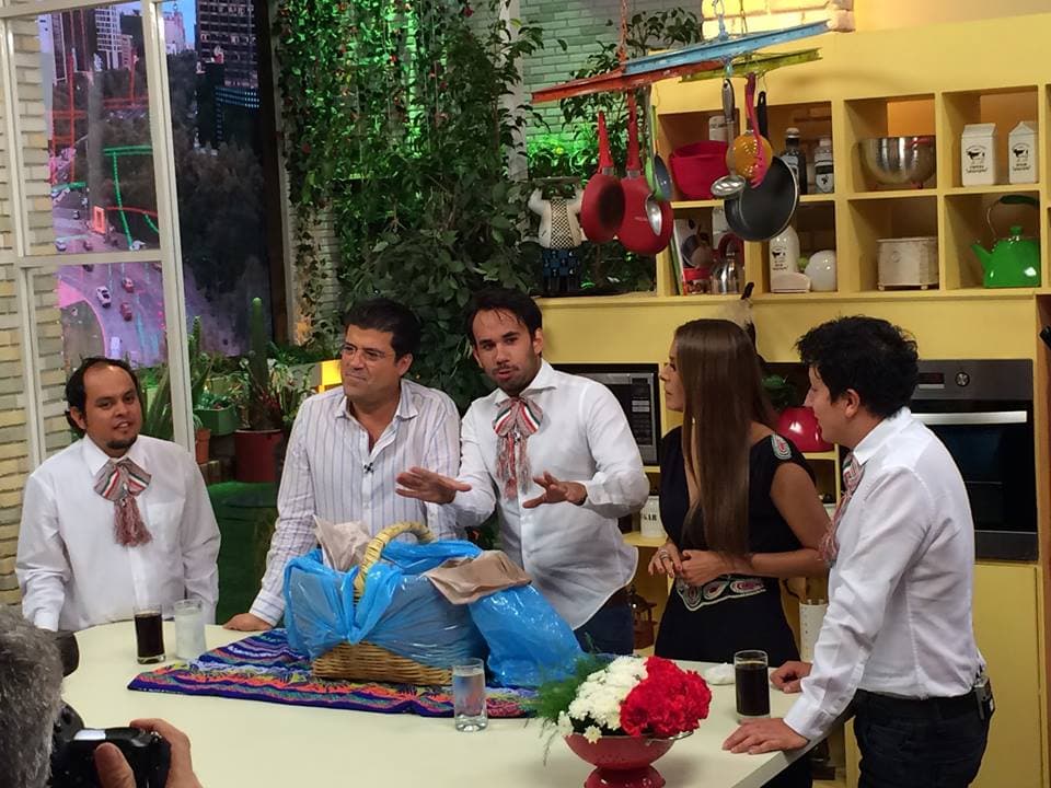 ¡Gabo nos trae unos deliciosos tacos de canasta para la resaca!