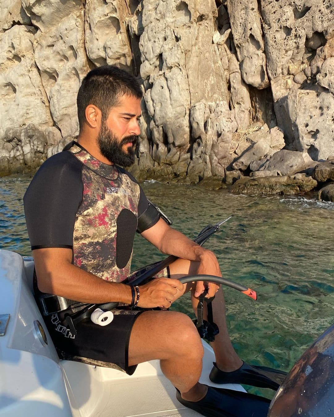 Recientemente el actor compartió una serie de fotografías donde se aprecia que está practicando uno de los deportes que más le gustan: la pesca.
<br>