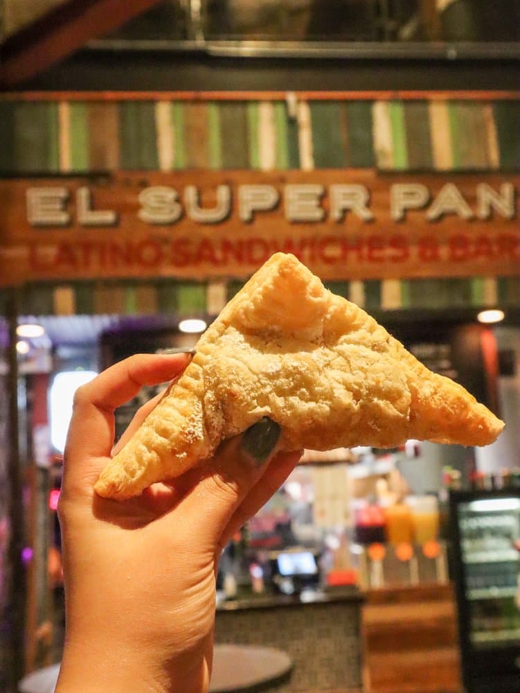 <b>El Súper Pan </b>
<br>
<b>Dirección</b>: 675 Ponce De Leon Ave NE. Atlanta, GA
<br>
<b>Teléfono</b>: (404) 600-2465
<br>
<b>Sitio web</b>: 
<a href="https://www.elsuperpan.com/new-ponce">https://www.elsuperpan.com/new-ponce</a> 
<br>
<b><a href="https://www.yelp.com/map/el-super-pan-atlanta-3">Cómo llegar</a></b>
<br>
<br>Es un bar de sándwiches y panadería que ofrece bocadillos, entradas, cocteles y productos innovadores basados en clásicos de la cocina latina, según su página web.