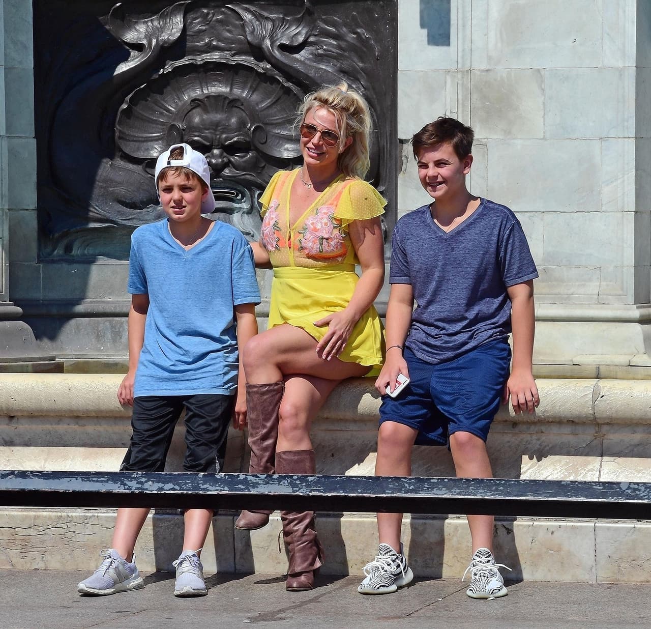 De acuerdo a lo citado por People, Britney sacó a sus hijos de la casa de su padre tras el supuesto incidente.