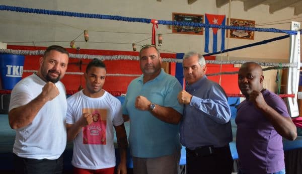 Arena boxing acusa a  Hanzel Martínez de negarse a pelear contra Hairon Socarrás