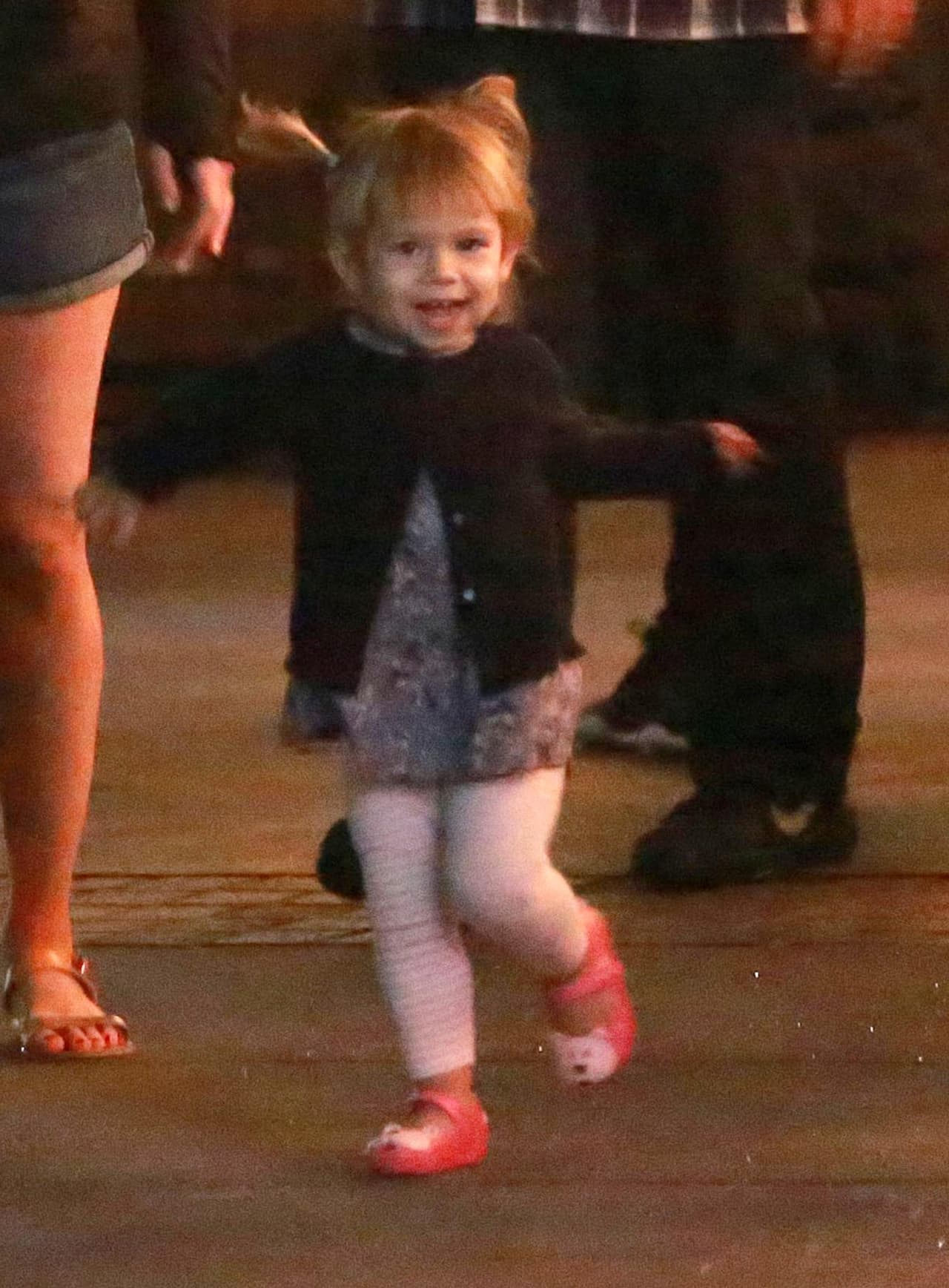 En cuanto entró todos la voltearon a ver y se derritieron ante su dulzura.