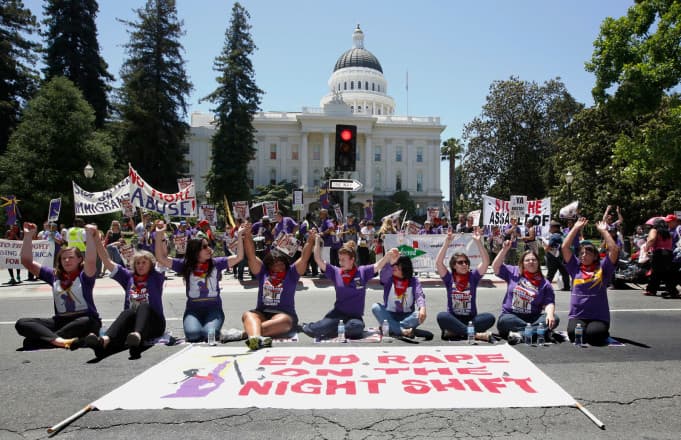 Ser violada y no denunciarlo: la tragedia de las indocumentadas que limpian oficinas de noche