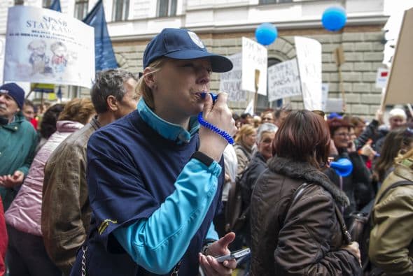 Eslovenia se coloca en la cuarta posición, con 92% de la población creyendo que si tuvieran que conseguir empleo sería casi improbable obtenerlo.