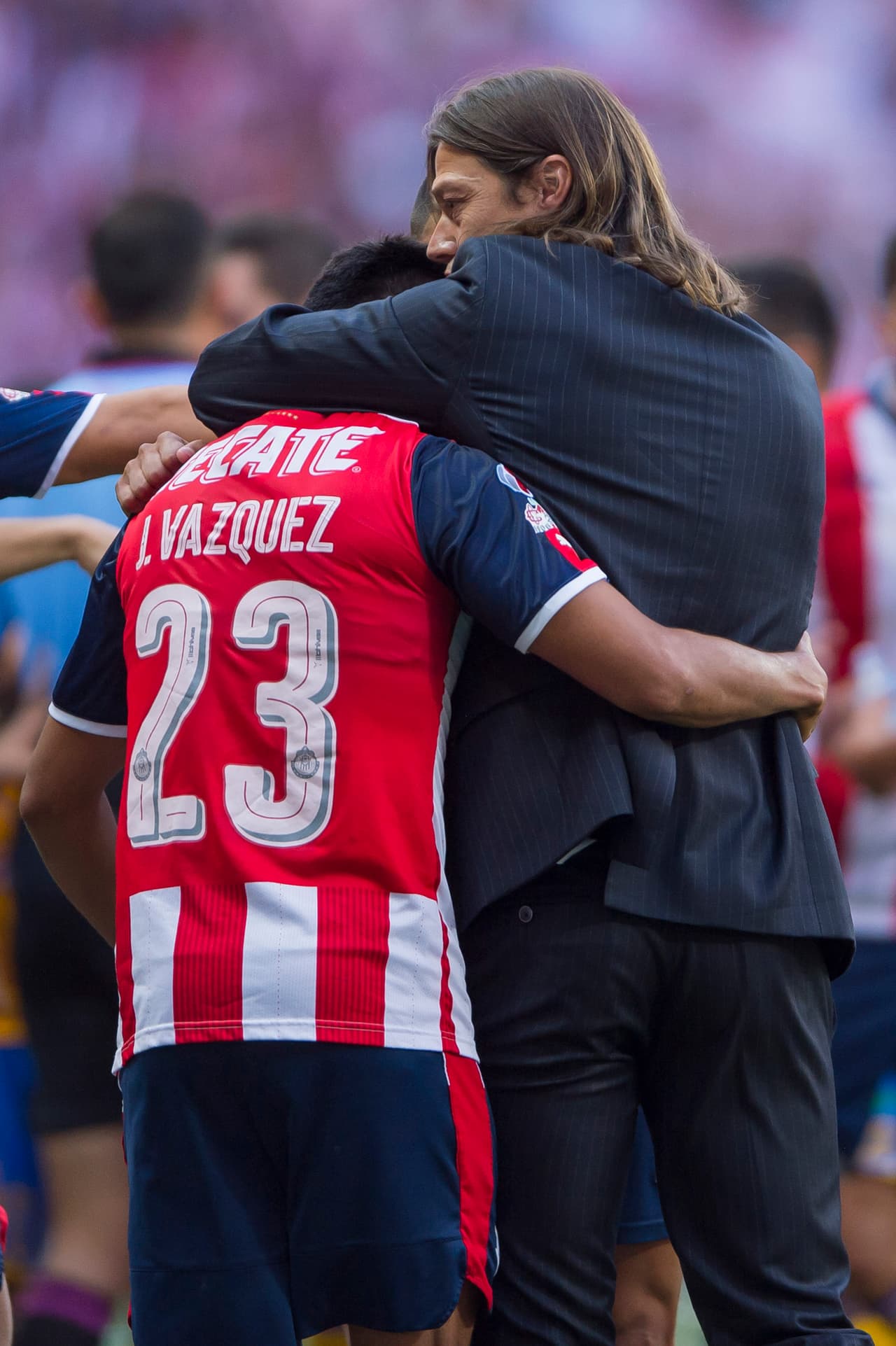 ¡Chivas campeón! Terminó el partido y los jugadores celebraron en grande el título junto con Matías Almeyda. Muchas felicidades a toda la afición.
