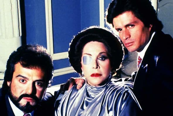 ¿Puedes imaginar un melodrama sin romanticismo y con muchos asesinatos? Así fue la famosa "Cuna de Lobos" que salió al aire en México en 1986.