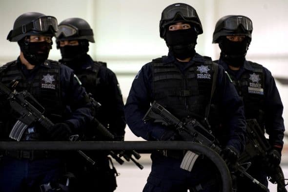 El Pentágono aumentará la ayuda que presta a México en la sangrienta lucha contra el narcotráfico, mediante el establecimiento de un nuevo cuartel de operaciones especiales en Estados Unidos, en el cual podrán entrenarse los efectivos mexicanos para enfrentar a los cárteles de la droga de la misma forma en que las fuerzas estadounidenses combaten a al-Qaida. Ver toda la información