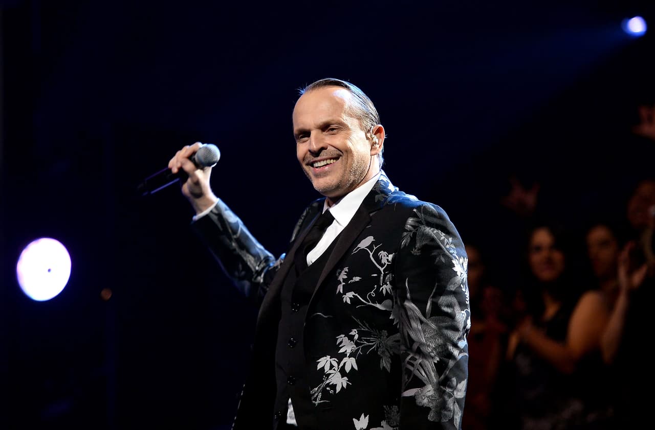Miguel Bosé también es de los afortunados que compite en la edición 2015, esta vez en las categorías Grabación del Año, Álbum del Año y Mejor Álbum Vocal Pop Contemporáneo.