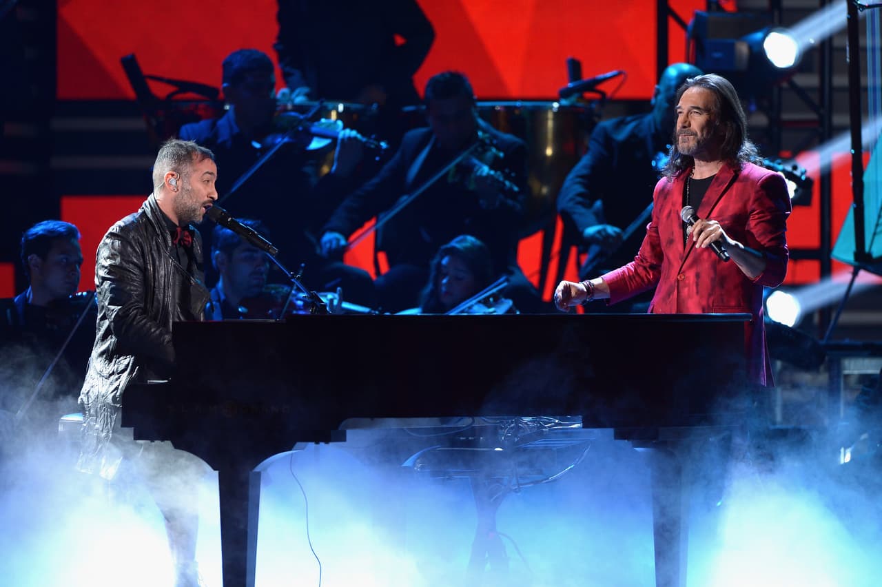 Camila Featuring Marco Antonio Solís obtuvieron una nominación en la categoría Grabación del Año.