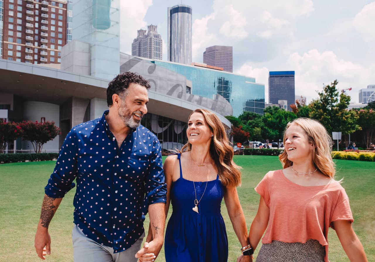 <b><a href="https://www.worldofcoca-cola.com/enjoy-patio-party">World of Coca-Cola Hosts First-Ever Enjoy! Patio Party (30 de mayo al 1 de julio)</a></b>. El evento está incluido con la compra del boleto de admisión general. Disfrute de degustaciones especiales de verano, juegos de jardín en el patio, divertidas sesiones fotográficas y más. Este evento por tiempo limitado es perfecto para toda la familia.