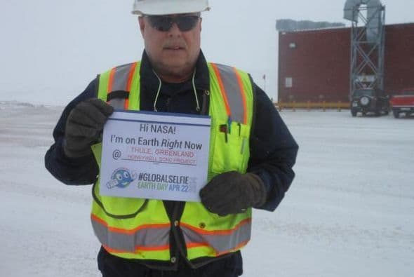 Un trabajador de Groelandia mandó saludos a la Nasa con esta foto. Fotos tomadas de Twitter