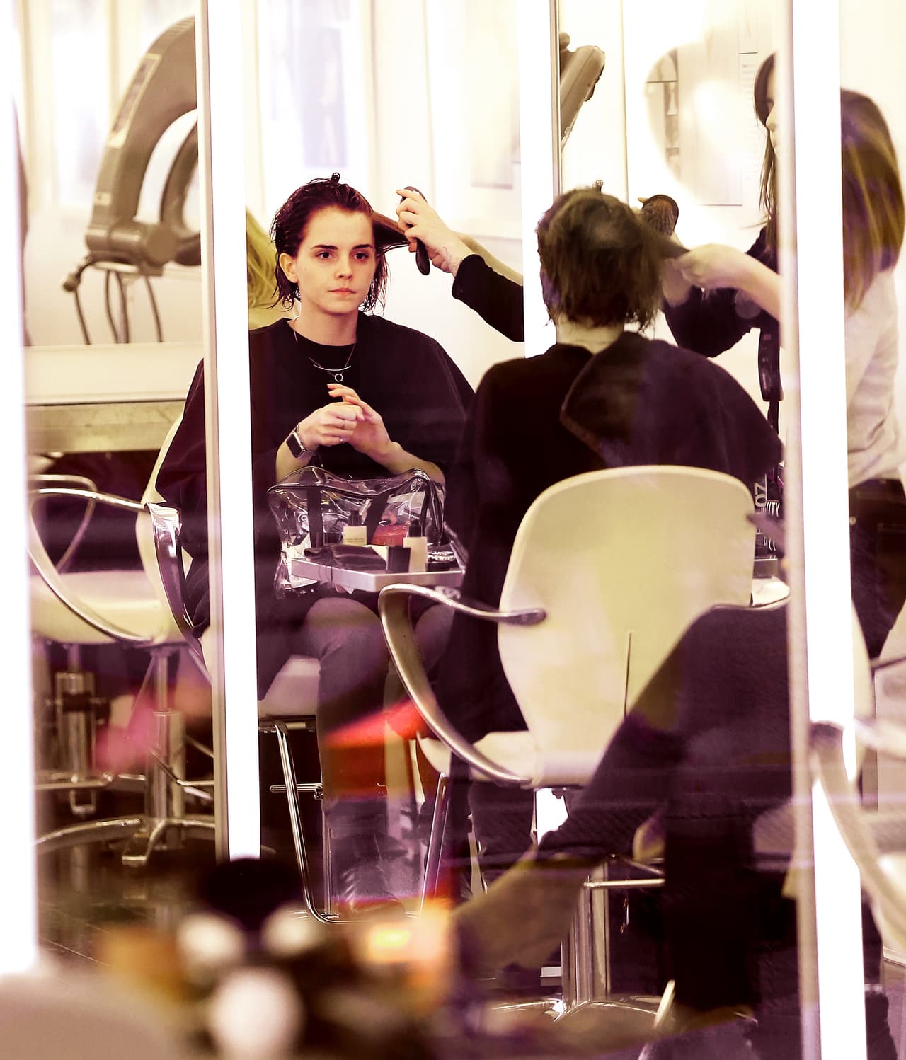 Estuvo atenta todo el tiempo para que su rutina de belleza resultara perfecta.