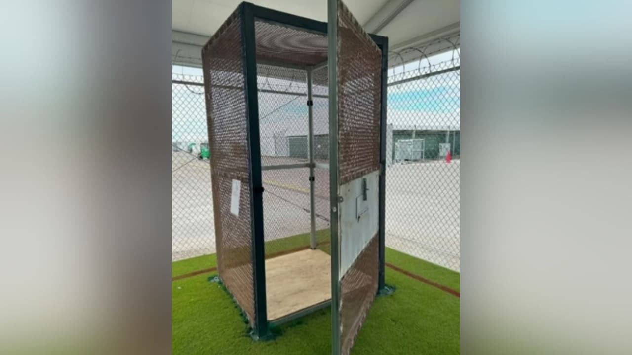 ¿Áreas de calma o celdas de castigo?: Así eran las jaulas metálicas para inmigrantes en Alcatraz de los Caimanes