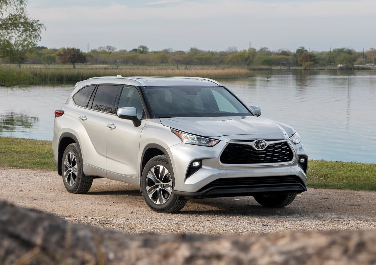 <h3 class="cms-H3-H3"><b>1er. lugar en el segmento de las SUV medianas</b></h3>
<br>
<br>
<u><b>Toyota Highlander</b></u>
<br>
<br>
<b>Puntaje general: </b>8.9 de 10
<br>
<b>Valor retenido tras 5 años de uso:</b> 52.5%
<br>
<b>Calificación de seguridad promedio de la NHTSA: </b>5.0 de 5.0