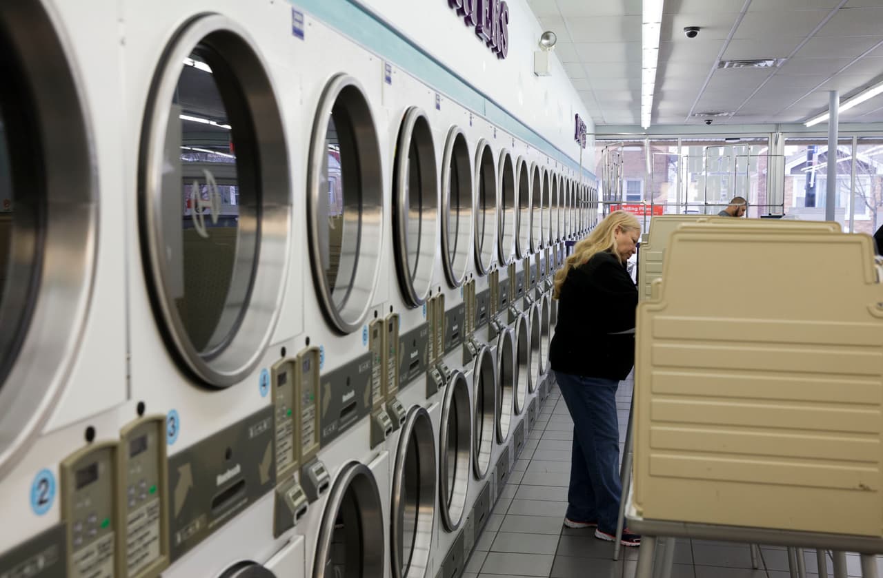 Algunas casillas fueron ubicadas en lavanderías y distintos comercios y edificios a lo largo y ancho de Chicago y alrededores.