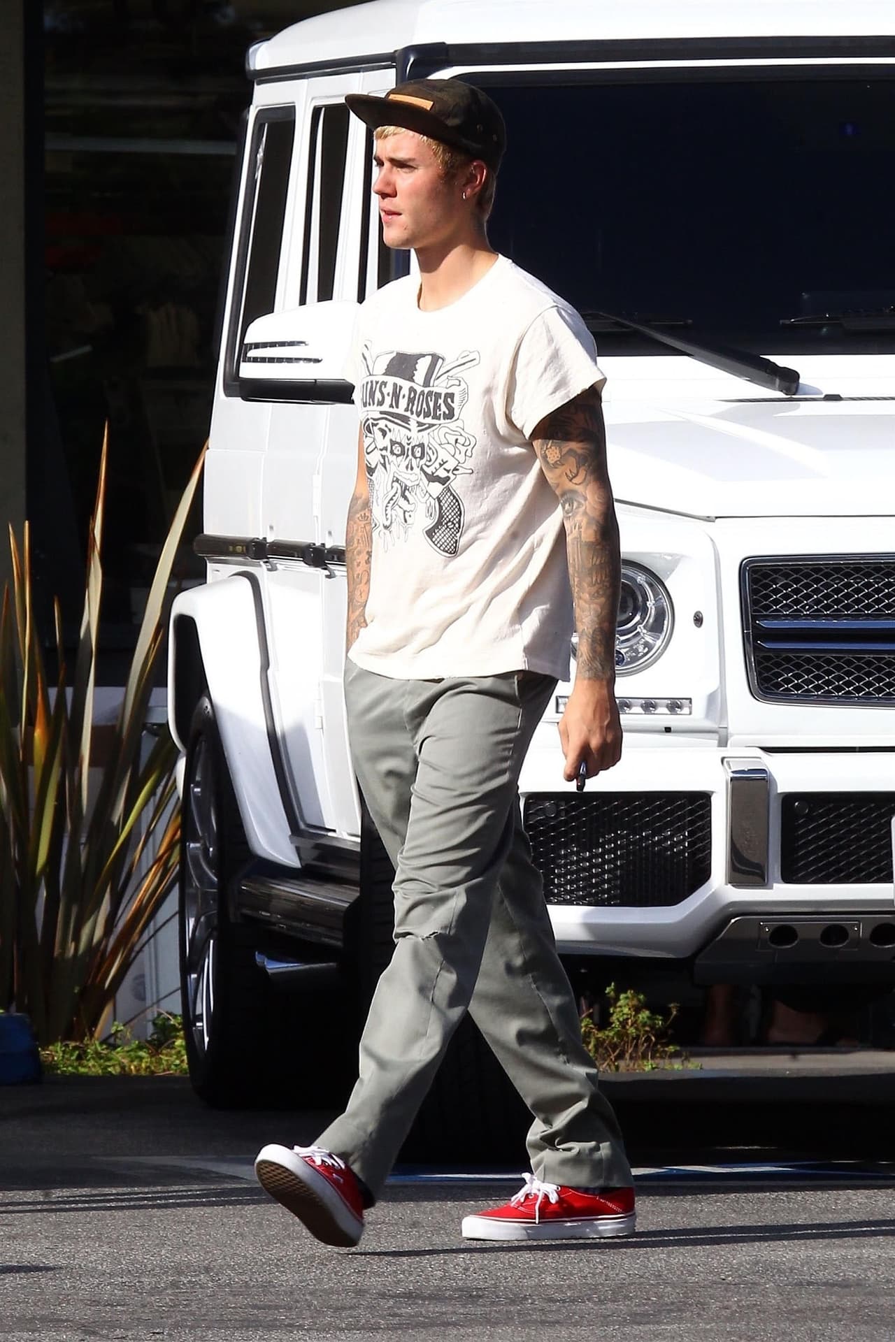 Y llegó hasta ahí en su camioneta blanca.