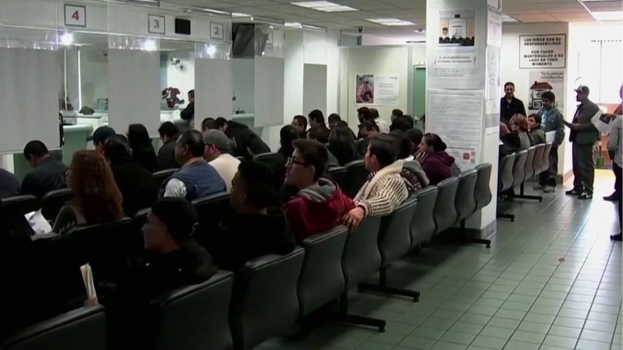 Permisos de trabajo para inmigrantes: ¿Qué cambia con el fin de las extensiones automáticas? Abogado explica