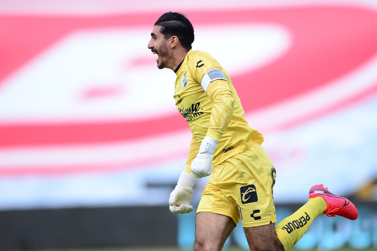 Kevin Ramirez no perdona el descuido del Cruz Azul y abre el marcador en la corregidora.