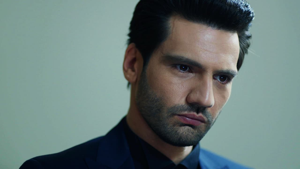 Por su parte, Emir estaba envuelto en rabia, pero no tenía opción: o le daba el divorcio o sería denunciado por todos sus turbios negocios.