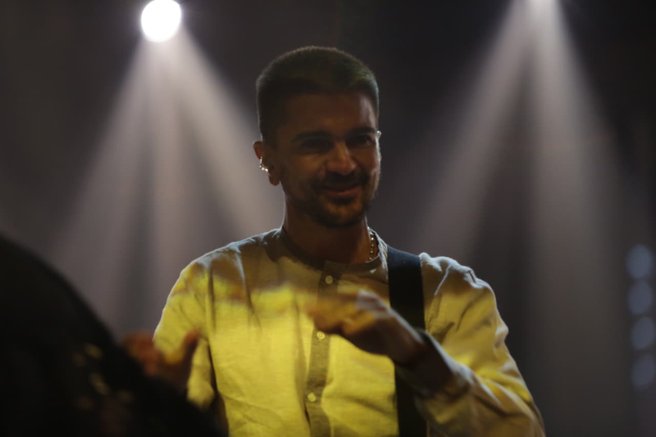 Y por supuesto, nos deleitará una vez más con su gran carisma y talento.