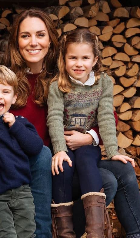Así como la educación de
<a href="https://www.univision.com/famosos/principes-george-charlotte-trabajo-corta-edad-fotos">sus tres hijos:</a> George, Charlotte y Louis, quienes toman sus clases en línea desde casa.
<br>