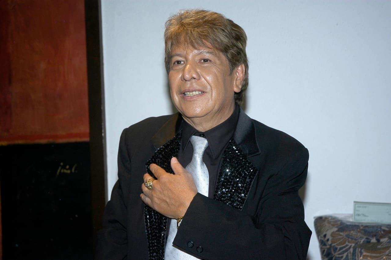 Además, pidió a los medios de comunicación que ya no difundan información proporcionada por Joaquín Muñoz: "Que ustedes los medios ya no le estén dando carrilla, eso es lo que están haciendo mal".
<br>