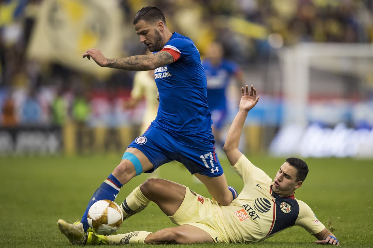 Al final, la posesión del balón estuvo repartida entre ambos equipos con un 52 por ciento para América y un 48 por ciento para Cruz Azul, aunque con poca efectividad en ataque de ambos.