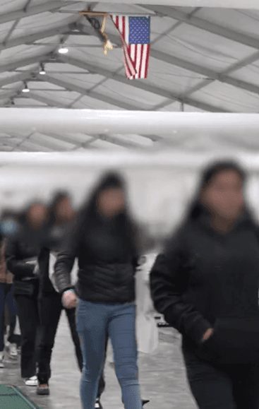 Las autoridades adelantaron que 
<b>estas acciones seguirán adelante</b>, parte del compromiso de Donald Trump de endurecer las políticas migratorias una vez volviera a la Presidencia.