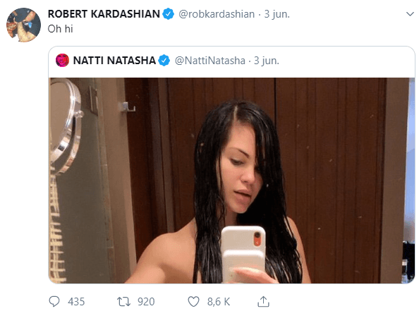 Posteriormente, el empresario siguió con los piropos hacia la cantante. "Oh, hola", comentó en una publicación que ella realizó en sus redes sociales.