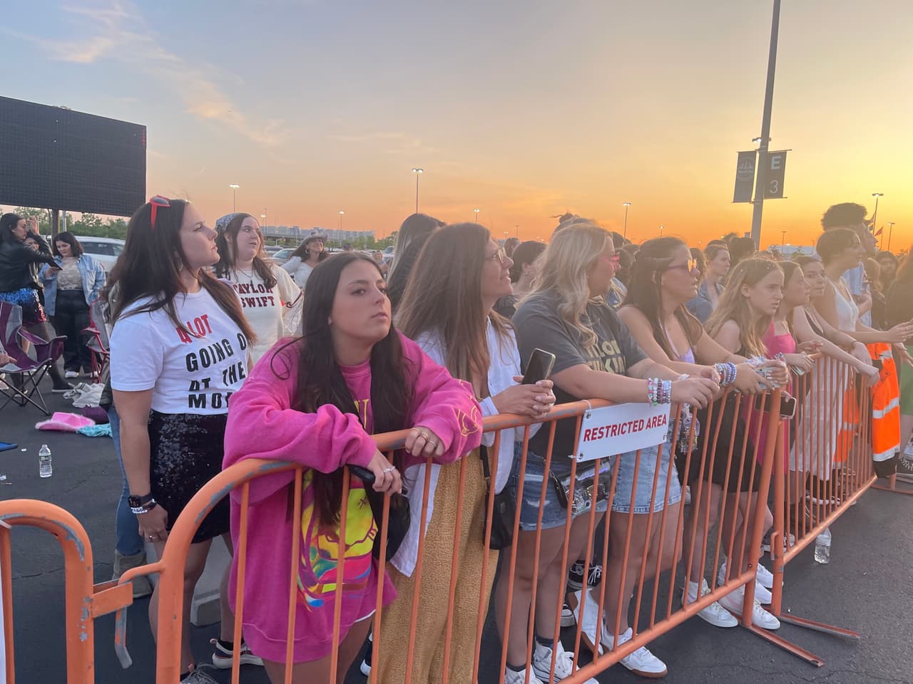 Así lucen las inmediaciones del MetLife Stadium de Nueva Jersey donde se celebra el concierto de la cantante Taylor Swift.