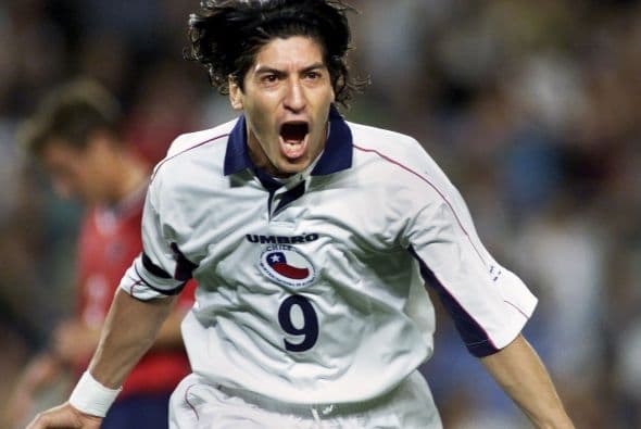 Iván Zamorano, hoy talento de Univision Deportes, también actuó en una película: la chilena Azul y Blanco.