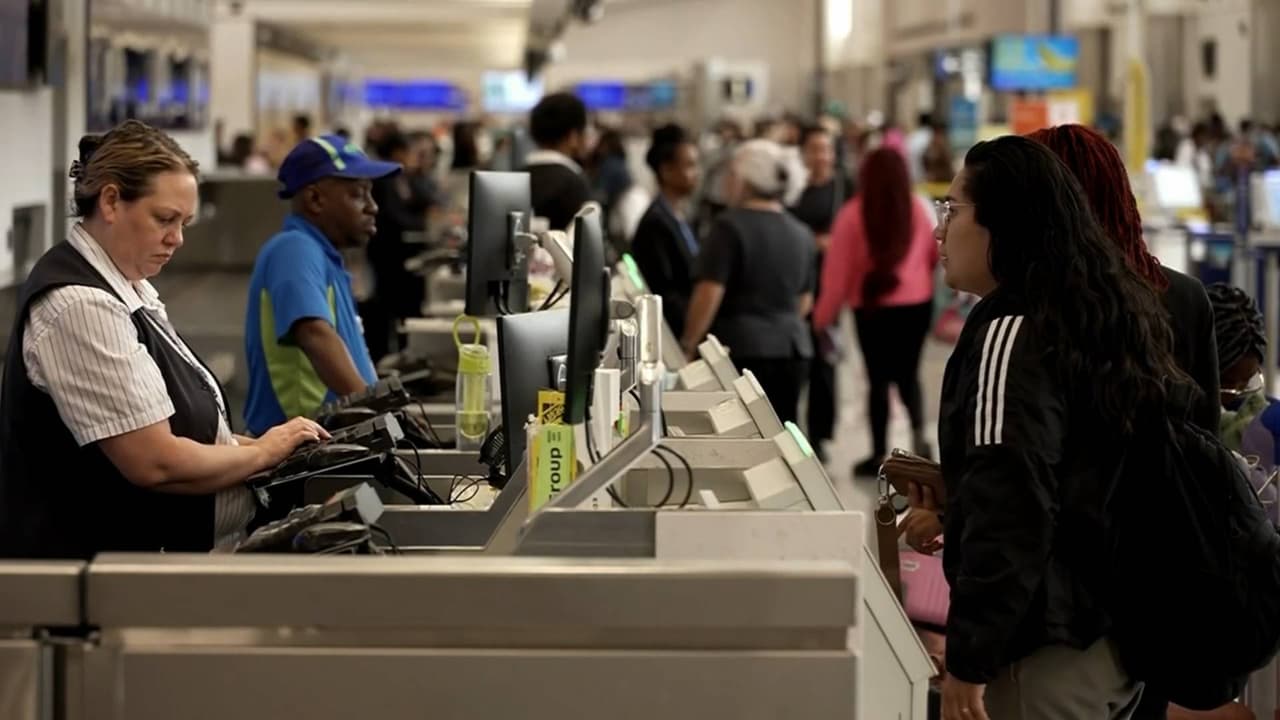 Gobierno Trump amplía la lista de países con restricciones totales o parciales para viajar a EEUU