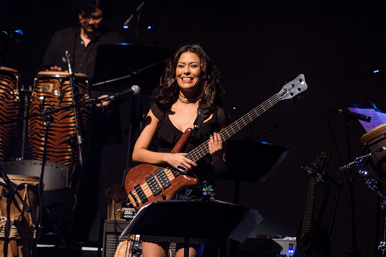 Esther Rojas, directora musical del concierto, se llevó una ovación del público, totalmente merecida.