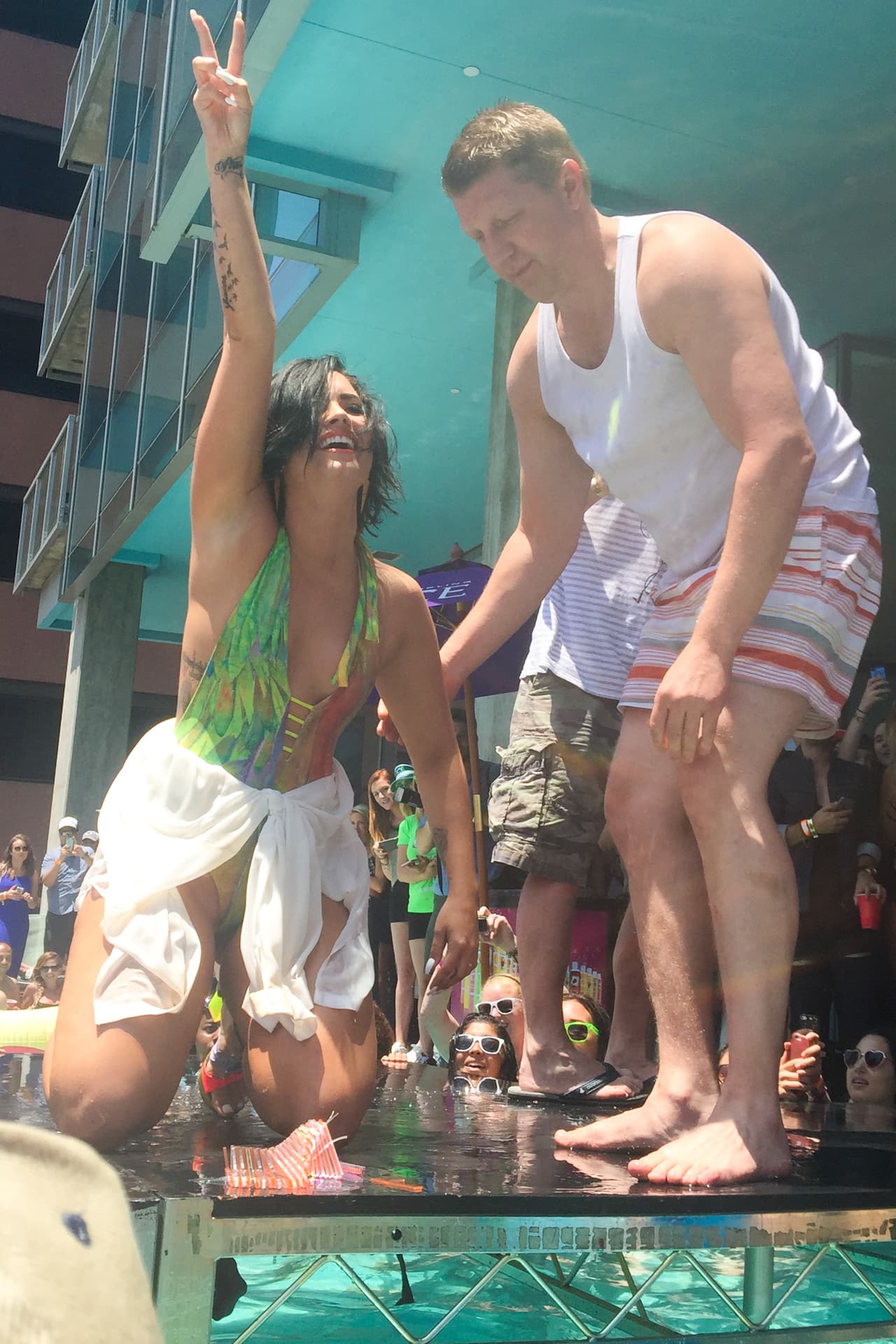 Uff! Menos mal, pensamos que se había lastimado la rodilla, pues su peso cayó en ella.