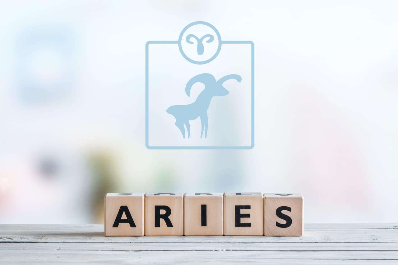 <b>Aries</b>
<br>Con tu regente Marte expandiéndose en Acuario este mes hasta el 19 de diciembre te envuelve una influencia positiva en tu signo de fuego. Aprovéchala. El período presente es fructífero y promete muchas ganancias. Ahora resurgen escenarios sentimentales que pensaste ya habías superado.
<br>