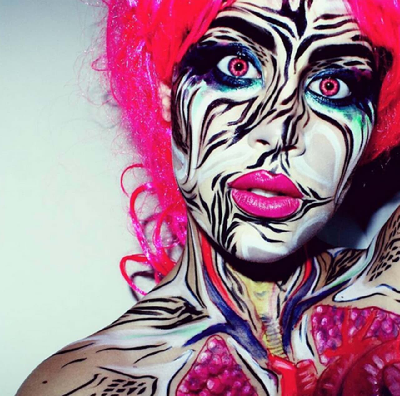 Hace poco, Emma se embarazó, así que usó el tag #100daysofmakeup para pasar el rato cuando obtuvo su licencia de maternidad.