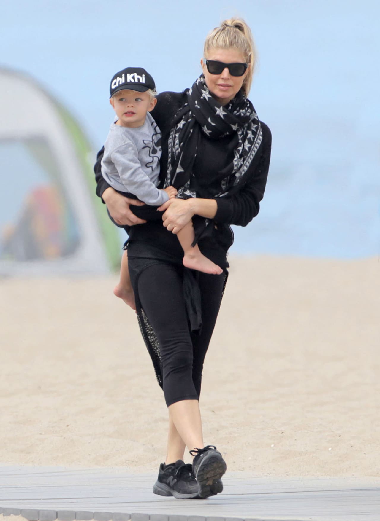 Con un estilo muy deportivo la cantante también aprovechó de caminar.